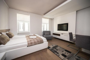 Central Square Apartments & Free Parking